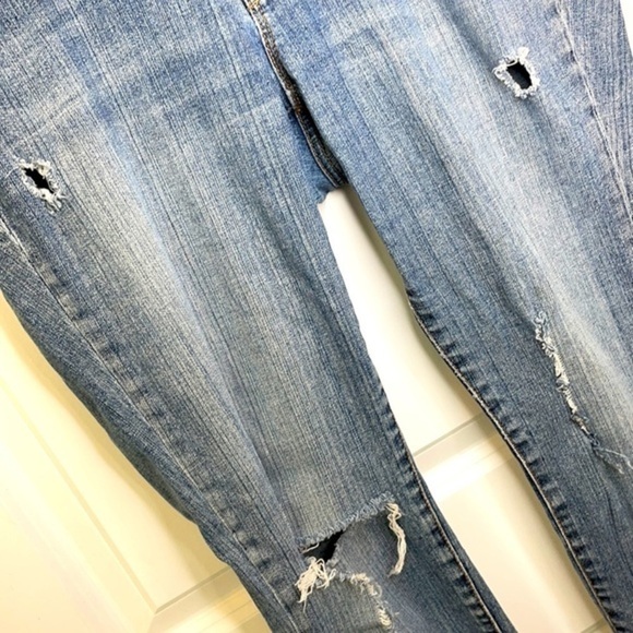 ANN TAYLOR | Women’s LOFT / ANN TAYLOR Ripped Denim Jeans Size 8 (Petite) - Picture 4 of 7